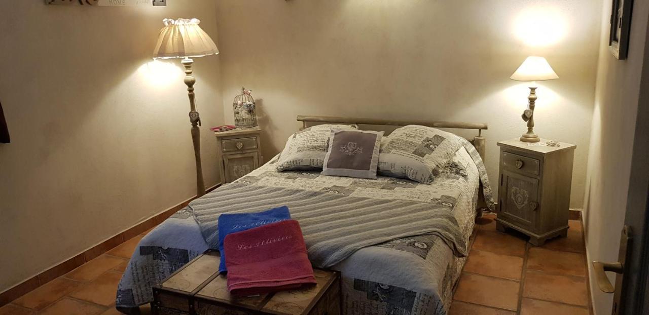 Fenetre Sur Les Alpilles Bed & Breakfast แซ็ง-มาร์ตอง-เดอ-ครูว์ ภายนอก รูปภาพ