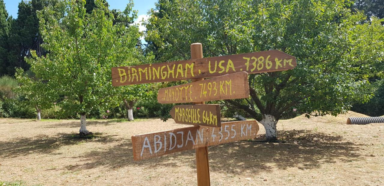 Fenetre Sur Les Alpilles Bed & Breakfast แซ็ง-มาร์ตอง-เดอ-ครูว์ ภายนอก รูปภาพ