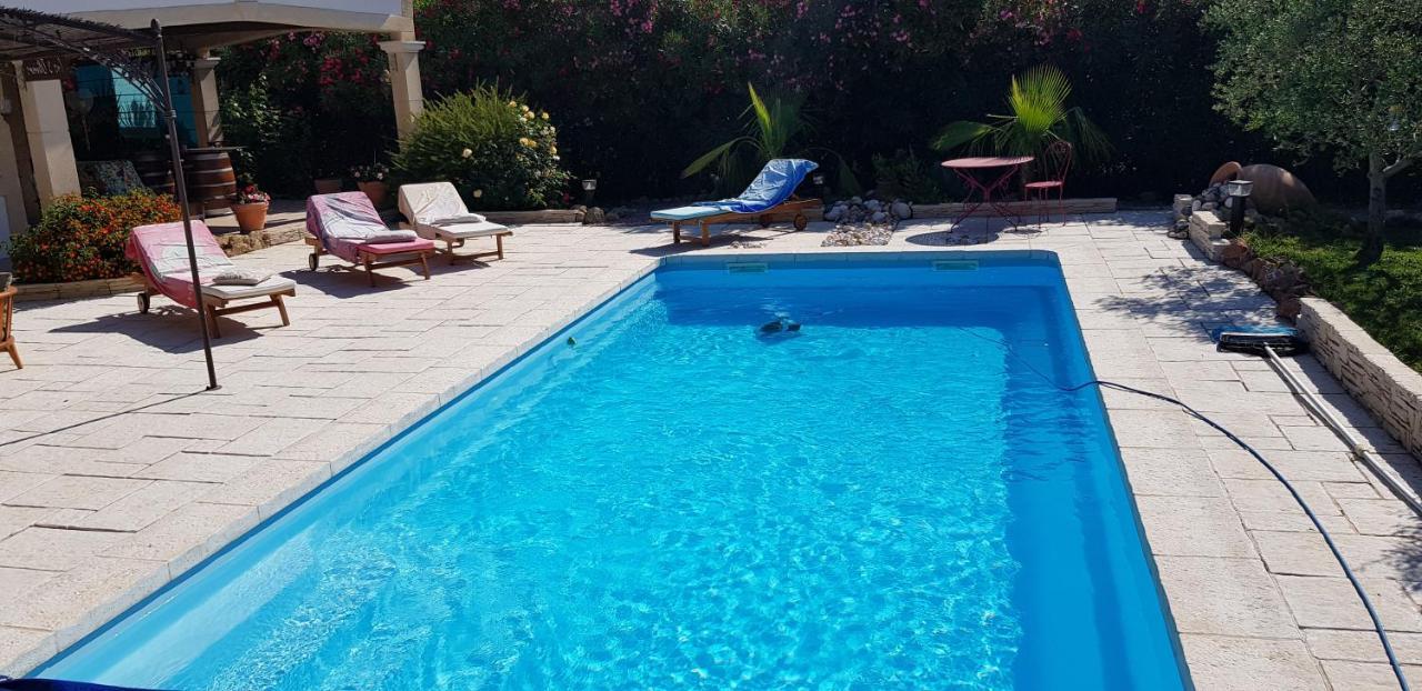 Fenetre Sur Les Alpilles Bed & Breakfast แซ็ง-มาร์ตอง-เดอ-ครูว์ ภายนอก รูปภาพ