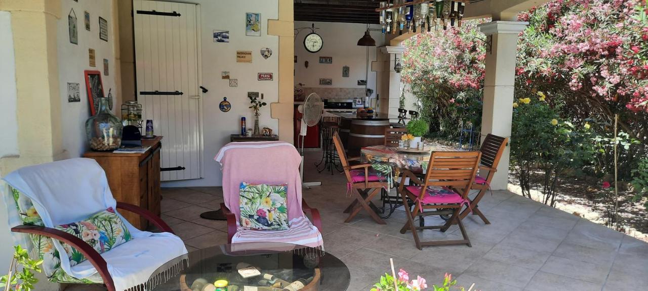 Fenetre Sur Les Alpilles Bed & Breakfast แซ็ง-มาร์ตอง-เดอ-ครูว์ ภายนอก รูปภาพ