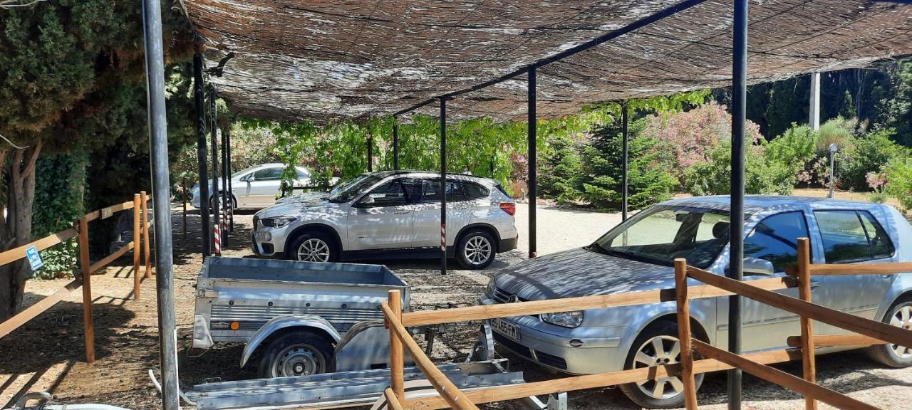 Fenetre Sur Les Alpilles Bed & Breakfast แซ็ง-มาร์ตอง-เดอ-ครูว์ ภายนอก รูปภาพ