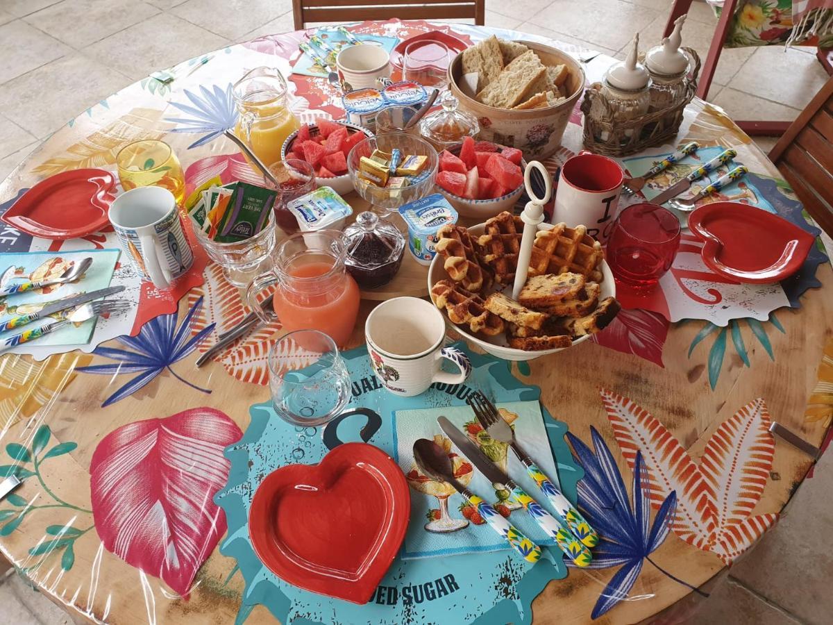 Fenetre Sur Les Alpilles Bed & Breakfast แซ็ง-มาร์ตอง-เดอ-ครูว์ ภายนอก รูปภาพ